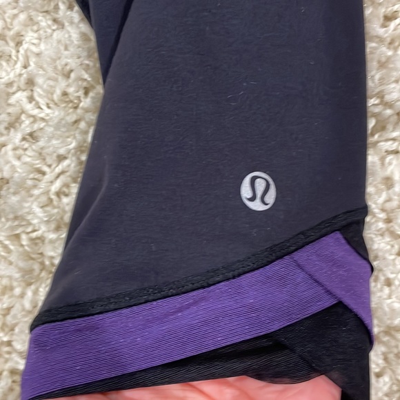Lululemon CLOSET CLEAN OUT- Leggings-crop. Size 8 - Picture 3 of 4